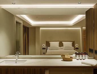Signature room with jacuzzi