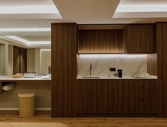 Signature room with jacuzzi