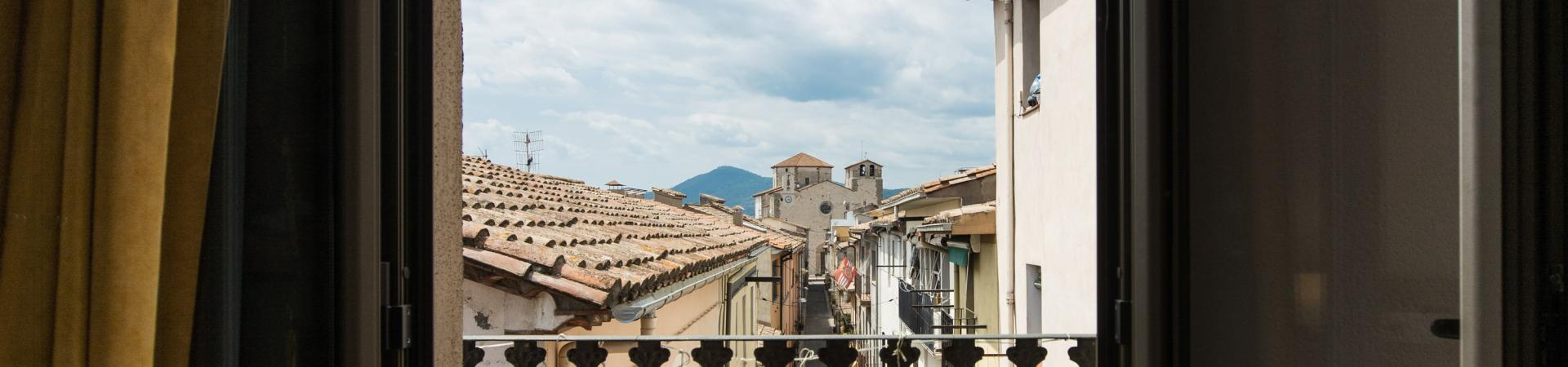 Located at the foot of the Garrotxa Natural Park