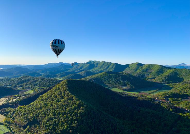 HOT AIR BOLLON GATEWAY IN THE VOLCANIC ZONE